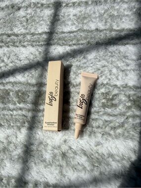 Basie beauty eyeshadow primer